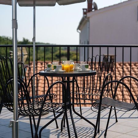 Apartments Oliva Poreč Buitenkant foto