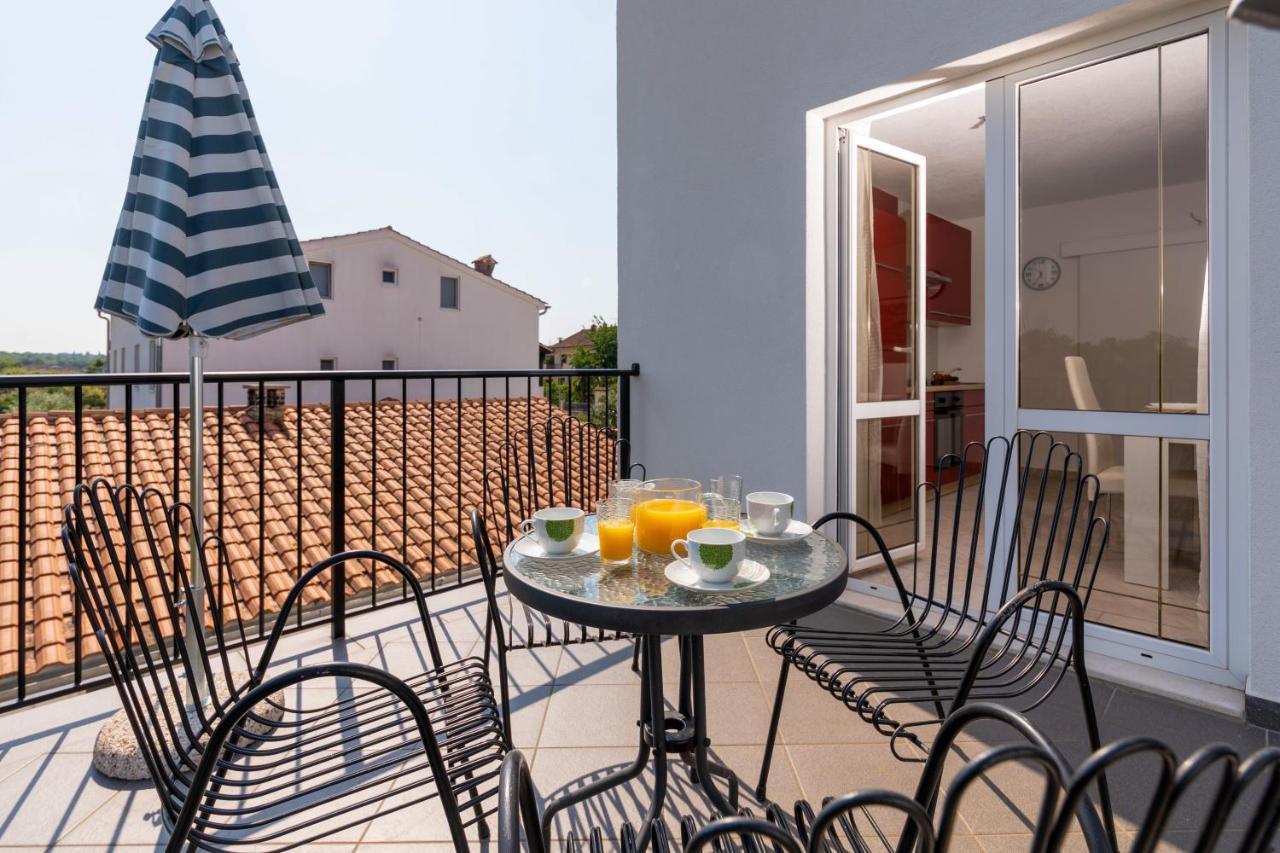 Apartments Oliva Poreč Buitenkant foto