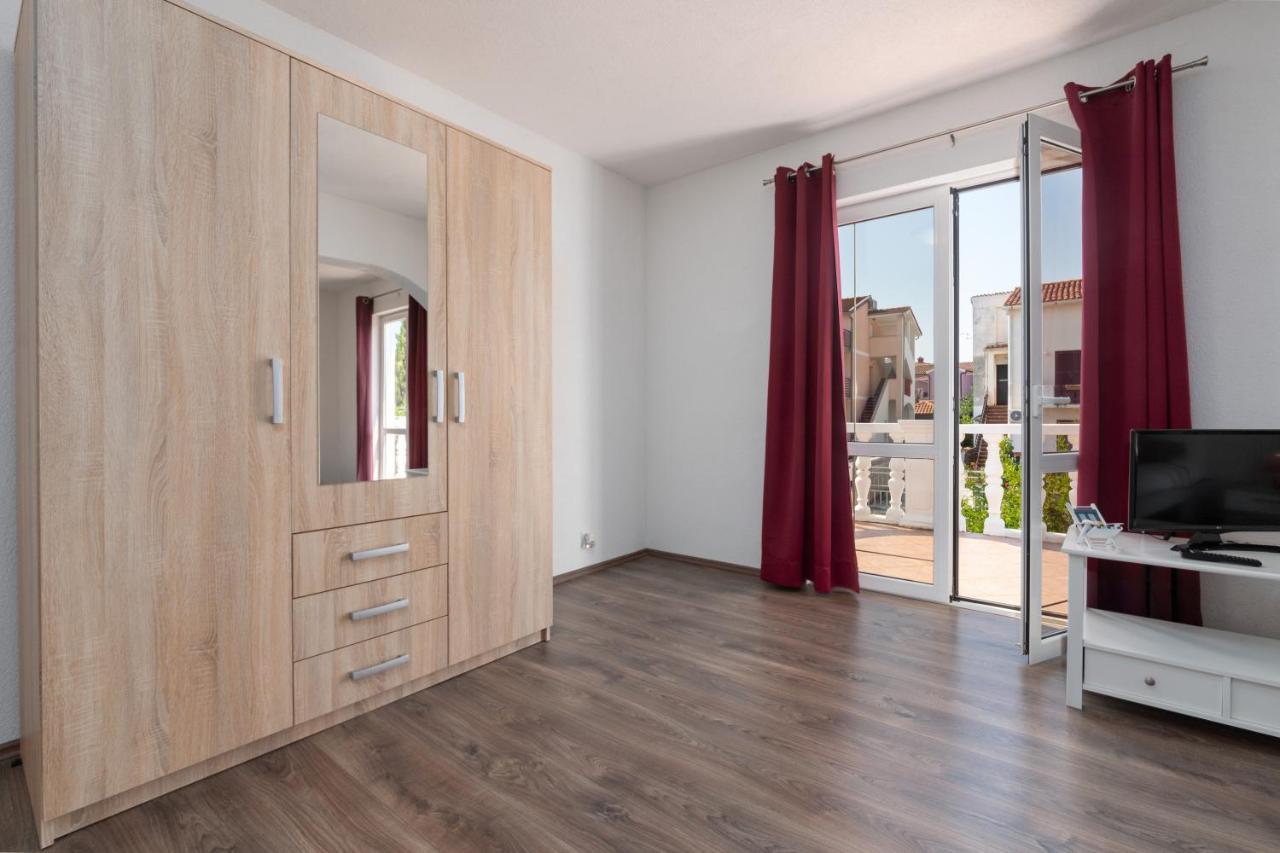 Apartments Oliva Poreč Buitenkant foto