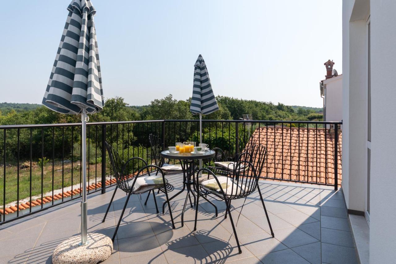 Apartments Oliva Poreč Buitenkant foto