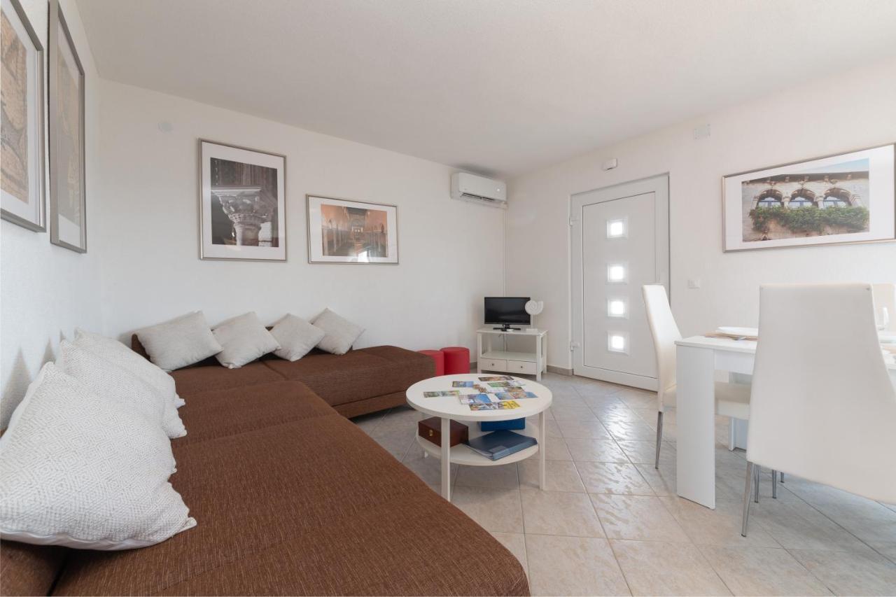 Apartments Oliva Poreč Buitenkant foto